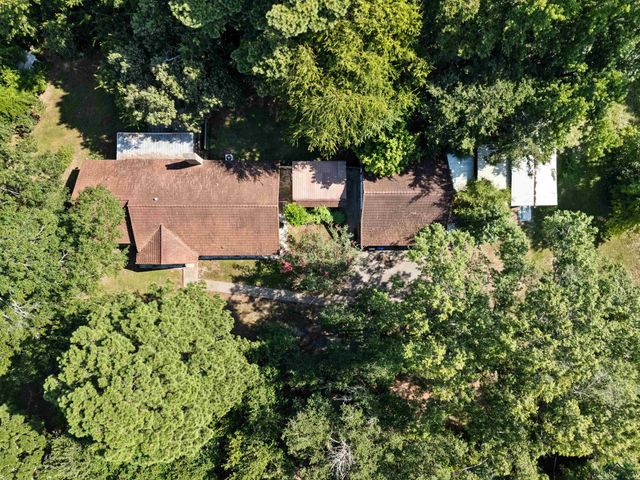 6 Honeysuckle Ln, Longview, TX 75604