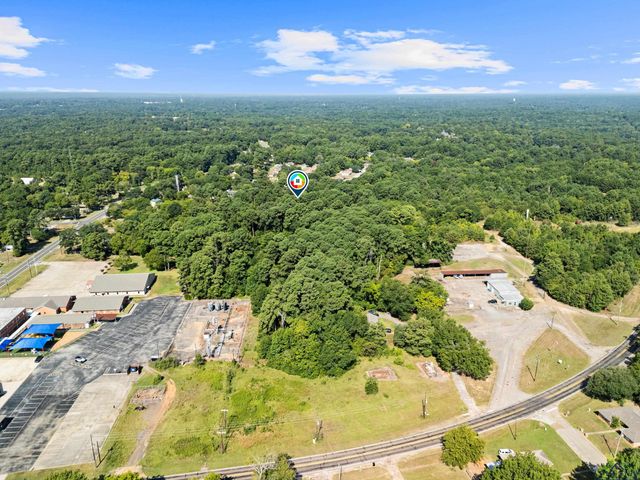 6 Honeysuckle Ln, Longview, TX 75604