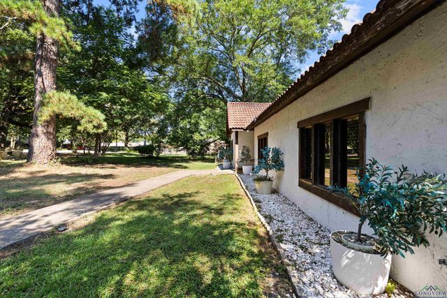 6 Honeysuckle Ln, Longview, TX 75604