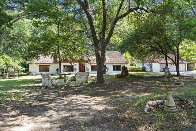 6 Honeysuckle Ln, Longview, TX 75604