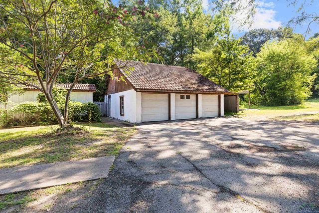 6 Honeysuckle Ln, Longview, TX 75604