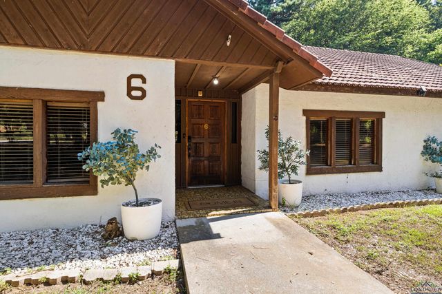 6 Honeysuckle Ln, Longview, TX 75604