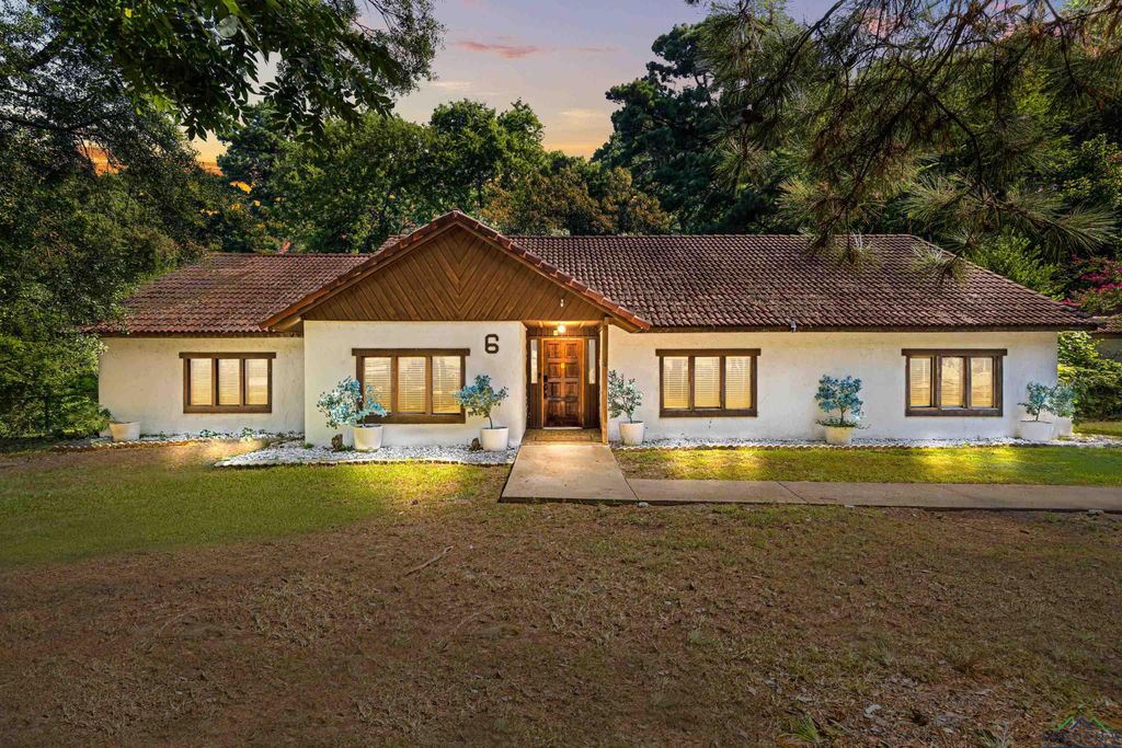 6 Honeysuckle Ln, Longview, TX 75604