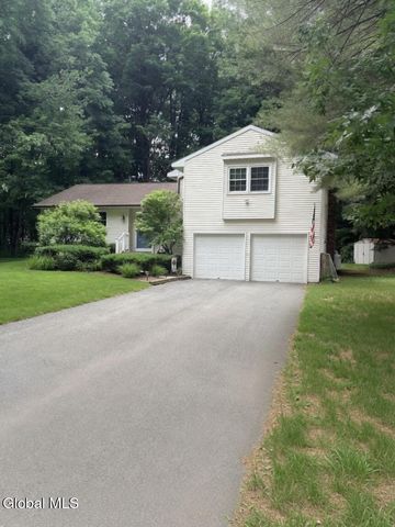 4 Woodlake Drive, Wilton, NY 12831