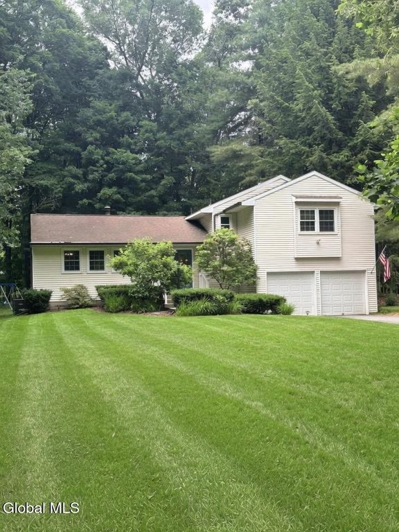 4 Woodlake Drive, Wilton, NY 12831