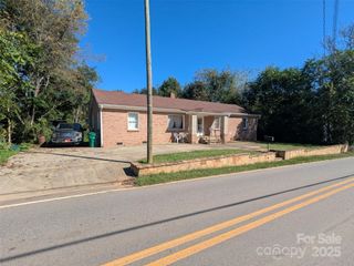 537 Deaverview Road, Asheville, NC 28806