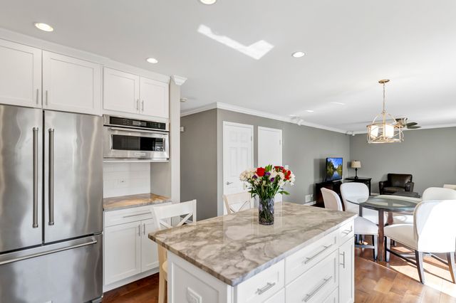 176 Woodland Park Circle, Gilberts, IL 60136