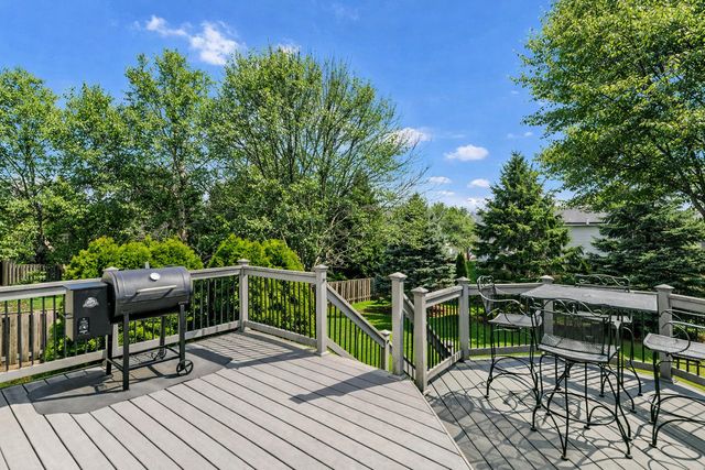 176 Woodland Park Circle, Gilberts, IL 60136