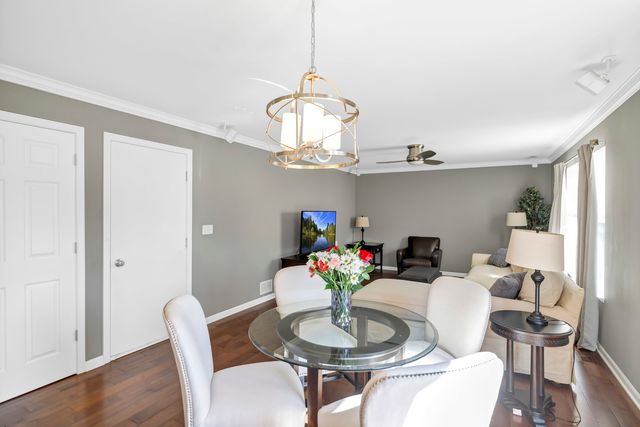 176 Woodland Park Circle, Gilberts, IL 60136