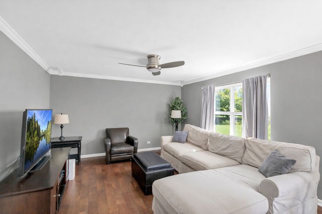 176 Woodland Park Circle, Gilberts, IL 60136