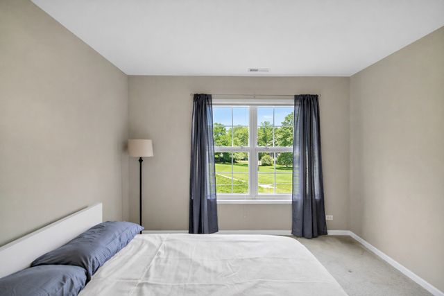 176 Woodland Park Circle, Gilberts, IL 60136