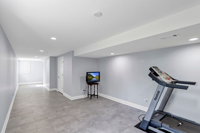 176 Woodland Park Circle, Gilberts, IL 60136