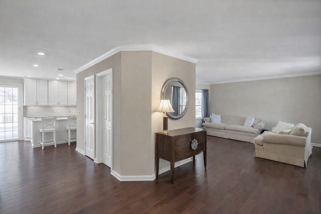 176 Woodland Park Circle, Gilberts, IL 60136