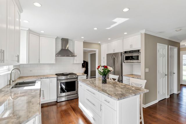 176 Woodland Park Circle, Gilberts, IL 60136