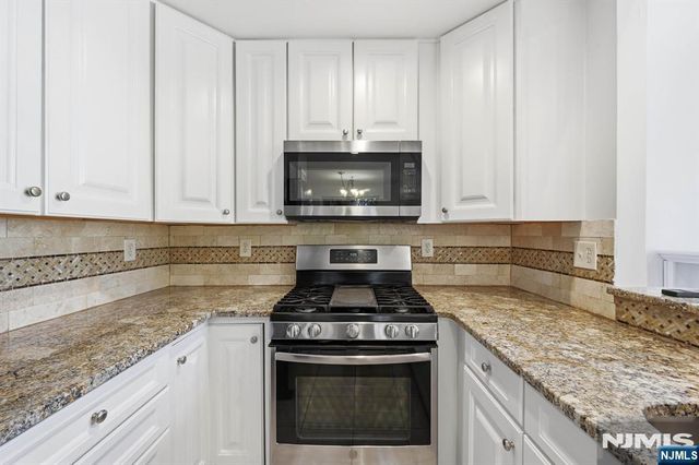 261 Riverwalk Way Q174, Clifton, NJ 07014