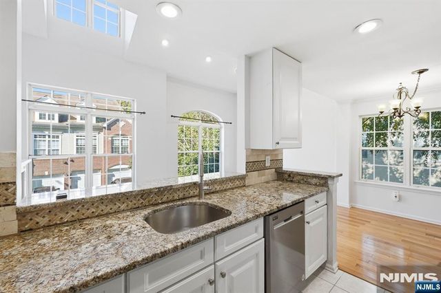 261 Riverwalk Way Q174, Clifton, NJ 07014