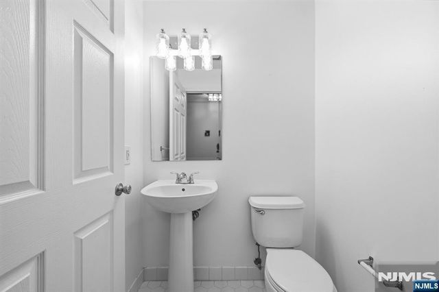 261 Riverwalk Way Q174, Clifton, NJ 07014
