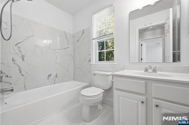 261 Riverwalk Way Q174, Clifton, NJ 07014