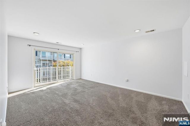261 Riverwalk Way Q174, Clifton, NJ 07014