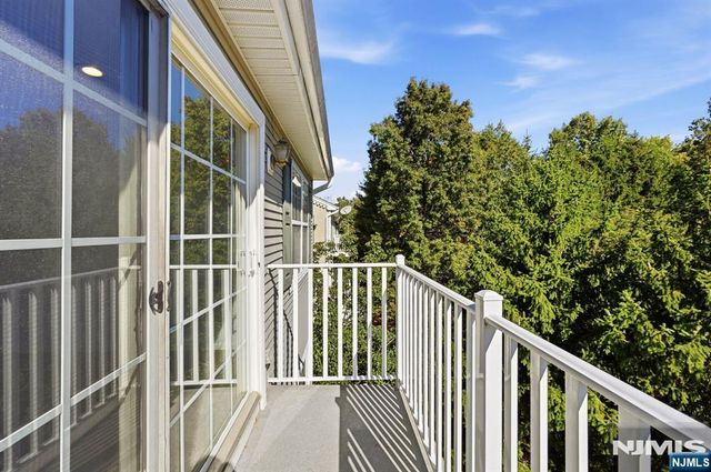 261 Riverwalk Way Q174, Clifton, NJ 07014