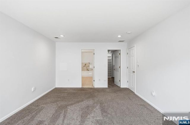 261 Riverwalk Way Q174, Clifton, NJ 07014