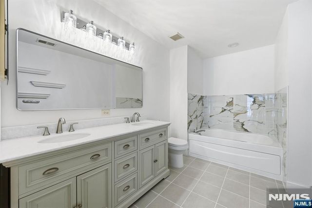 261 Riverwalk Way Q174, Clifton, NJ 07014