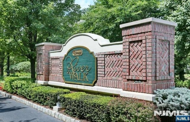 261 Riverwalk Way Q174, Clifton, NJ 07014