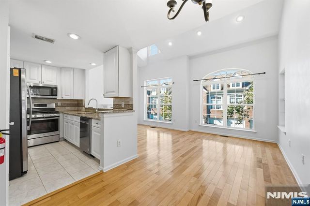 261 Riverwalk Way Q174, Clifton, NJ 07014