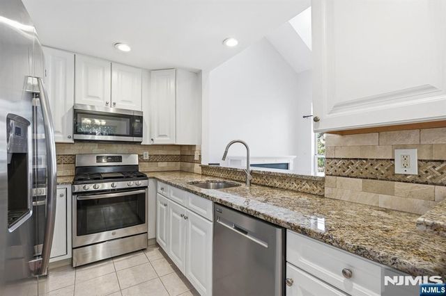 261 Riverwalk Way Q174, Clifton, NJ 07014