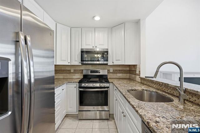 261 Riverwalk Way Q174, Clifton, NJ 07014