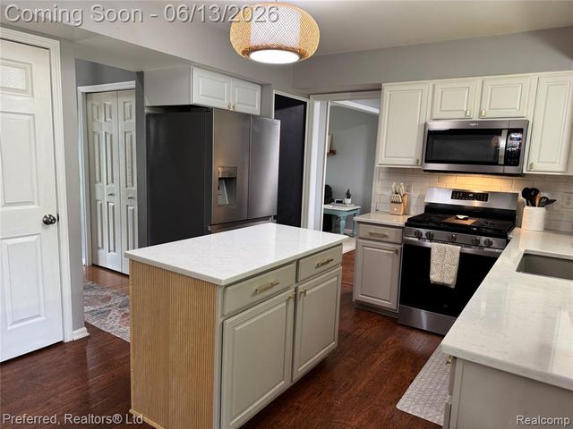 6536 Greenbriar Drive, Van Buren, MI 48111
