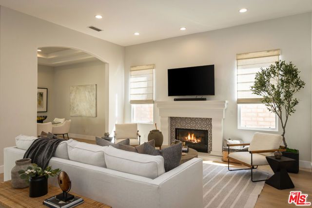 14985 Valley Vista Boulevard, Los Angeles, CA 91403