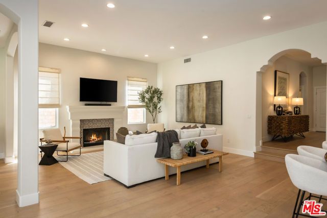 14985 Valley Vista Boulevard, Los Angeles, CA 91403