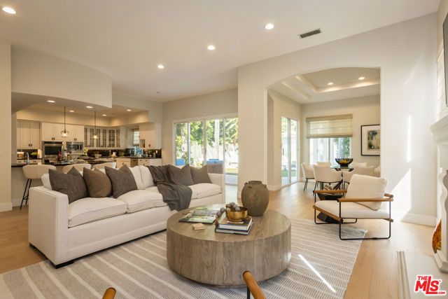 14985 Valley Vista Boulevard, Los Angeles, CA 91403