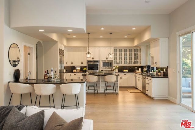 14985 Valley Vista Boulevard, Los Angeles, CA 91403