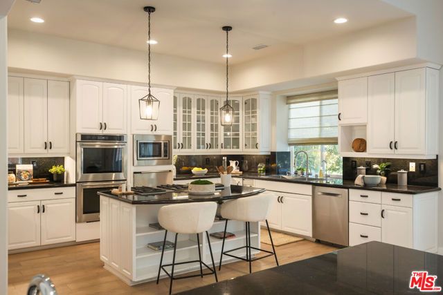 14985 Valley Vista Boulevard, Los Angeles, CA 91403