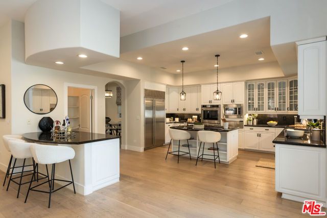 14985 Valley Vista Boulevard, Los Angeles, CA 91403
