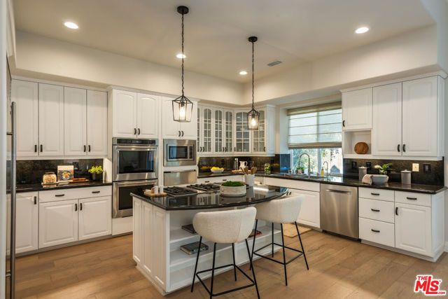 14985 Valley Vista Boulevard, Los Angeles, CA 91403