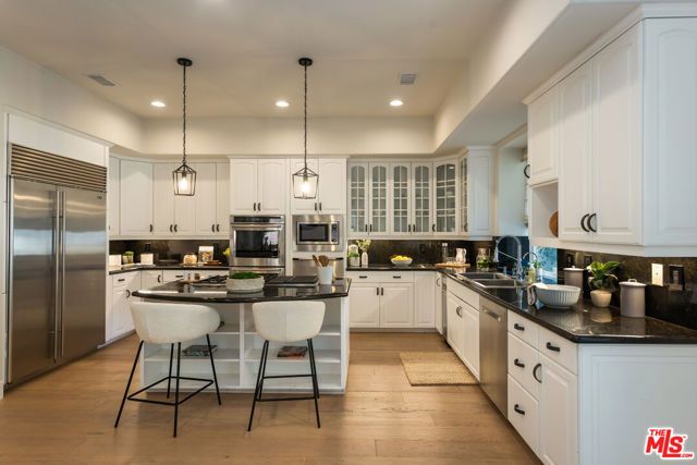 14985 Valley Vista Boulevard, Los Angeles, CA 91403