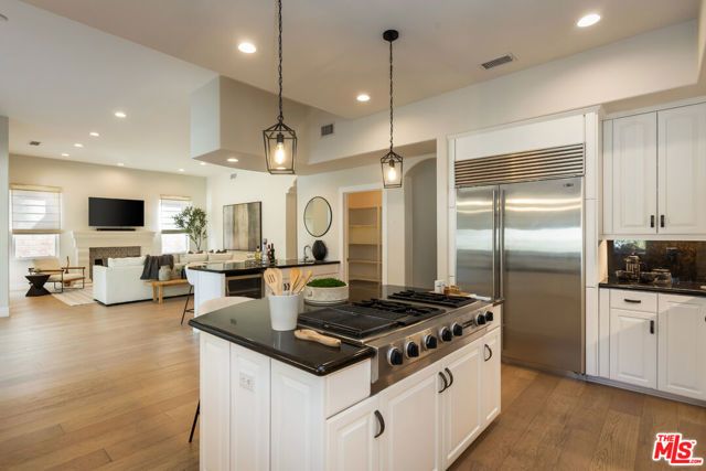 14985 Valley Vista Boulevard, Los Angeles, CA 91403