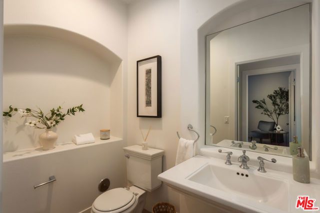 14985 Valley Vista Boulevard, Los Angeles, CA 91403