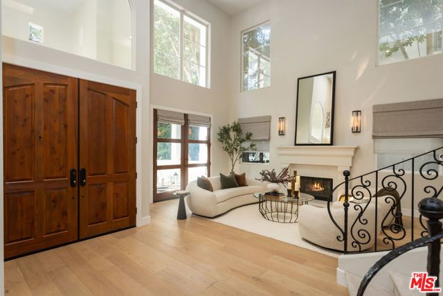 14985 Valley Vista Boulevard, Los Angeles, CA 91403