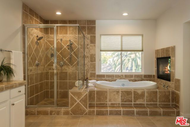 14985 Valley Vista Boulevard, Los Angeles, CA 91403