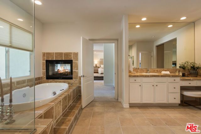 14985 Valley Vista Boulevard, Los Angeles, CA 91403