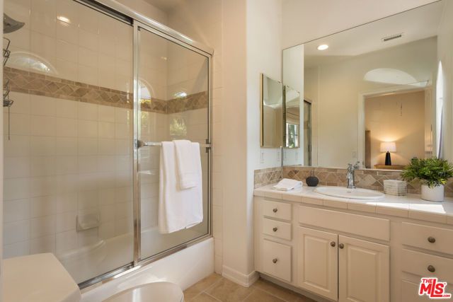 14985 Valley Vista Boulevard, Los Angeles, CA 91403