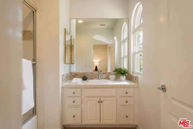 14985 Valley Vista Boulevard, Los Angeles, CA 91403