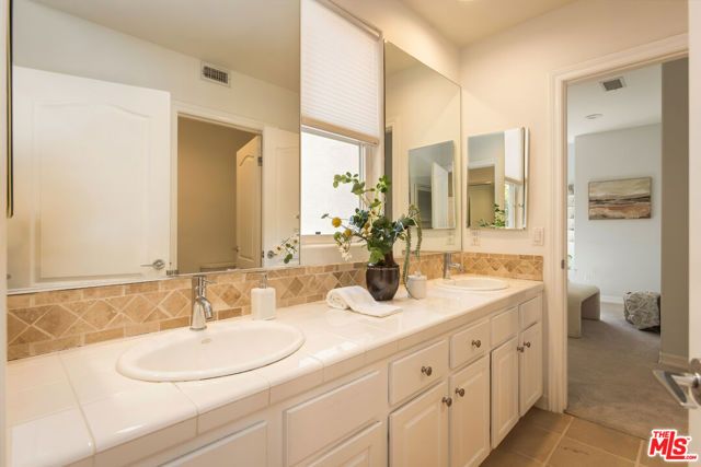 14985 Valley Vista Boulevard, Los Angeles, CA 91403
