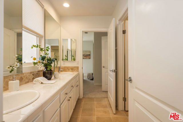 14985 Valley Vista Boulevard, Los Angeles, CA 91403