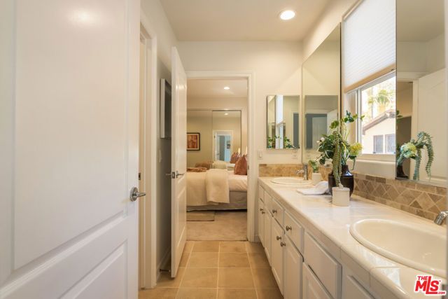 14985 Valley Vista Boulevard, Los Angeles, CA 91403
