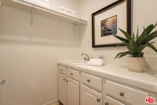 14985 Valley Vista Boulevard, Los Angeles, CA 91403